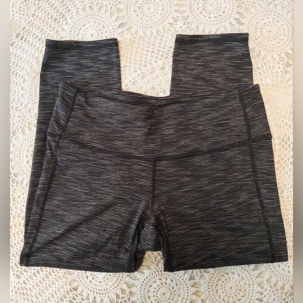 ATHLETA Energy Chaturanga Black Cropped Capri Leggings Size Small